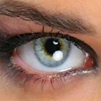 Œil avec lentilles de contact fantaisie queens